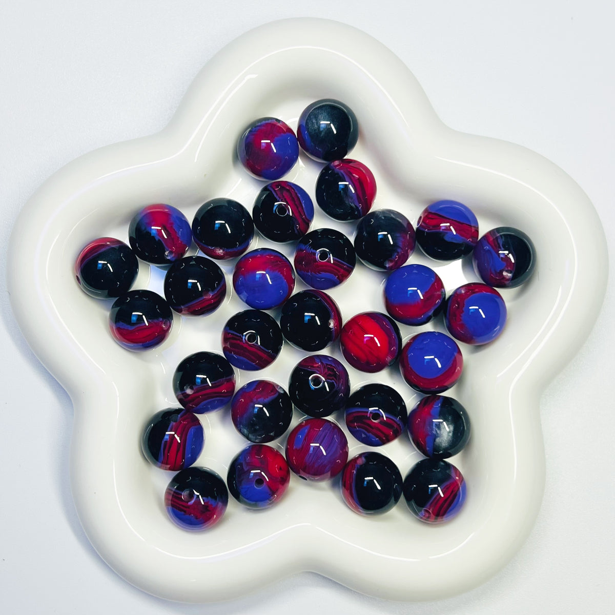 E9 - 16mm Red/Purple/Black Resin Cateye - 15pcs