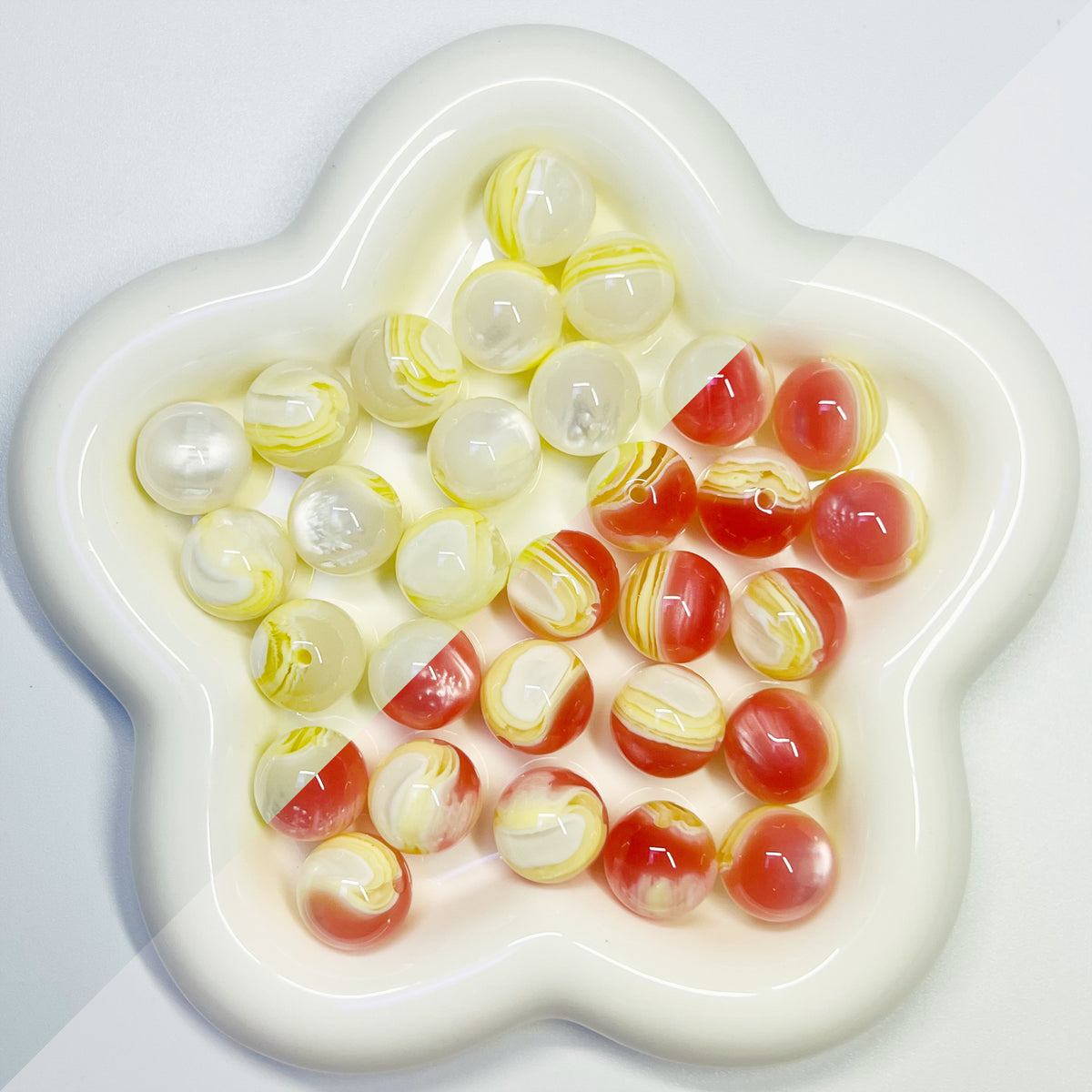 D1 - 16mm Resin Color Change White Swirl - 15pcs