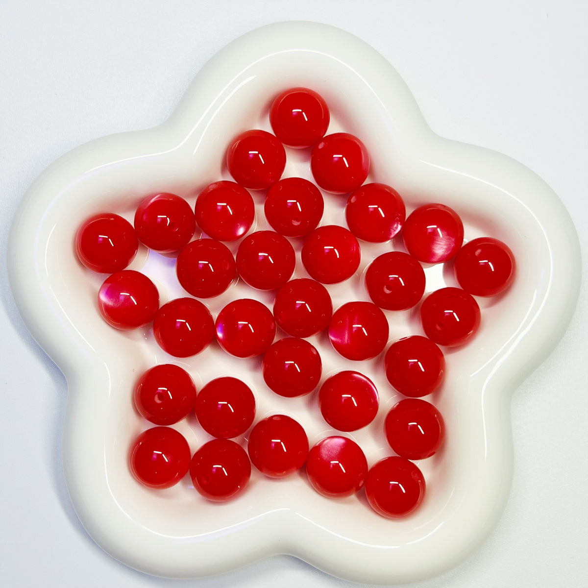 E3 - 16mm Christmas Red Cateye - 20pcs