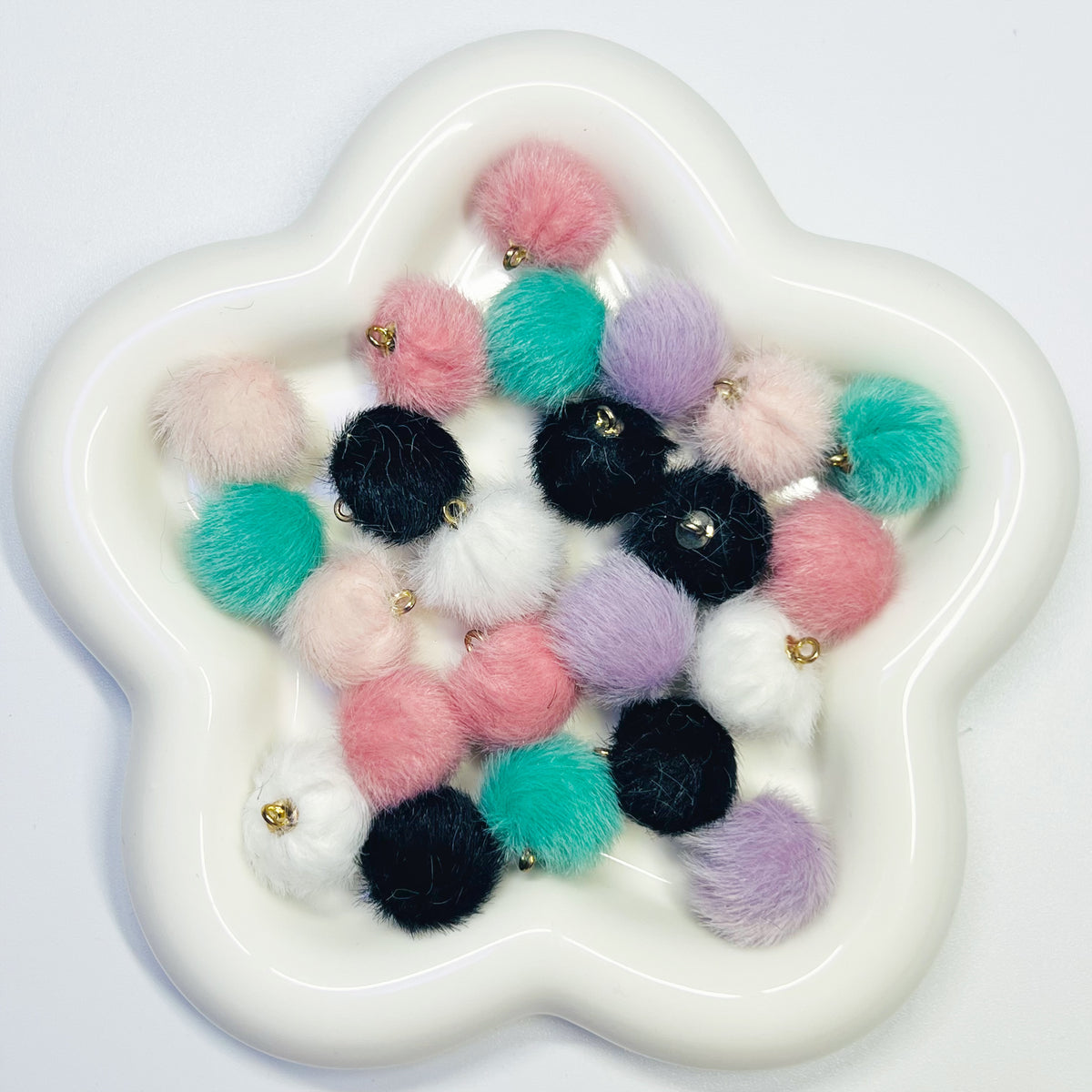 E12 - Mix Color Fluffy Pendants - 20pcs